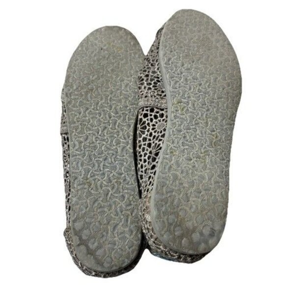 TOMS Women's Open Lace Crochet Cream/Tan Slip On Espadrilles Shoes Flats sz 7.5 - Picture 5 of 10